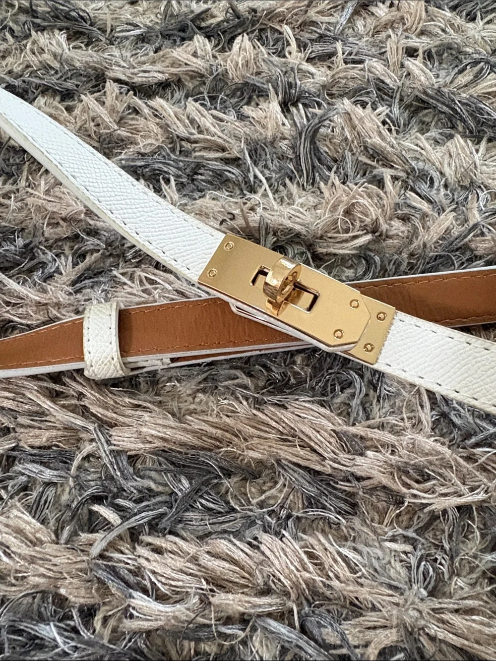 White Grained Faux Leather Turn Lock Adjustable Skinny Belt OS
